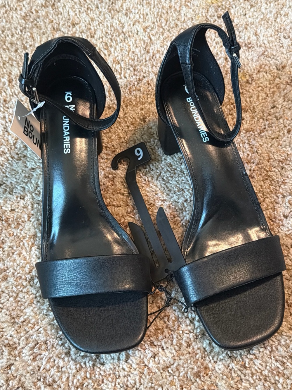 No Boundaries Womens Sandal Size 9 Black Strappy Buckle Block Heel Ankle Strap
